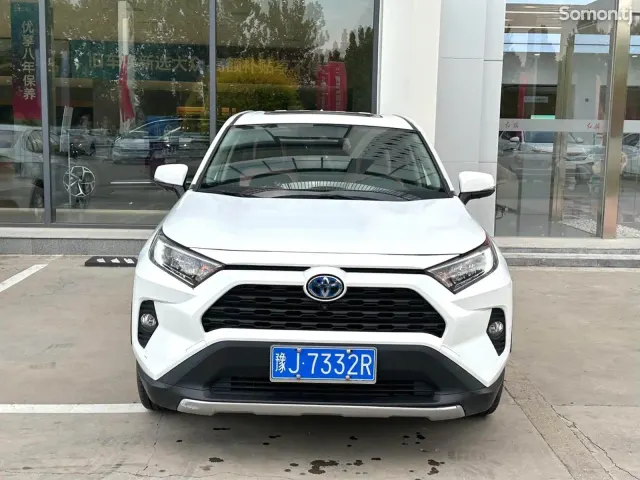 Toyota RAV 4 2021 · 2.5 AT
