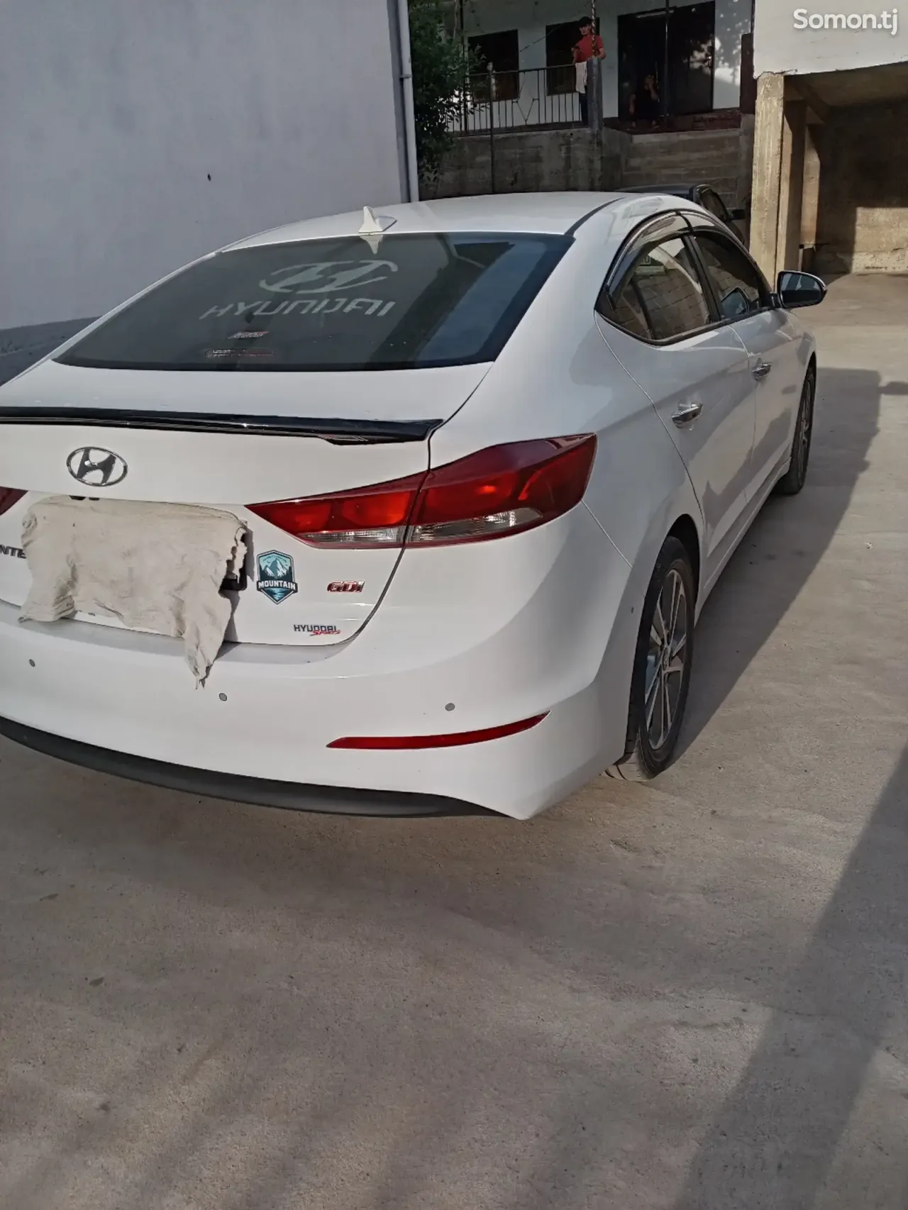 Hyundai Avante 2015 · 1.6 AT
