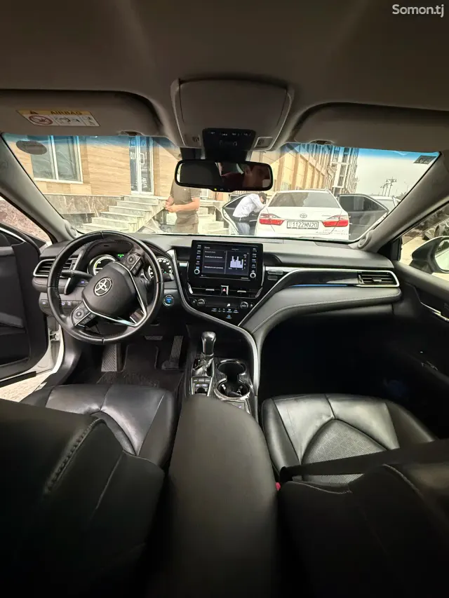Toyota Camry 2021 · 2.5 AT