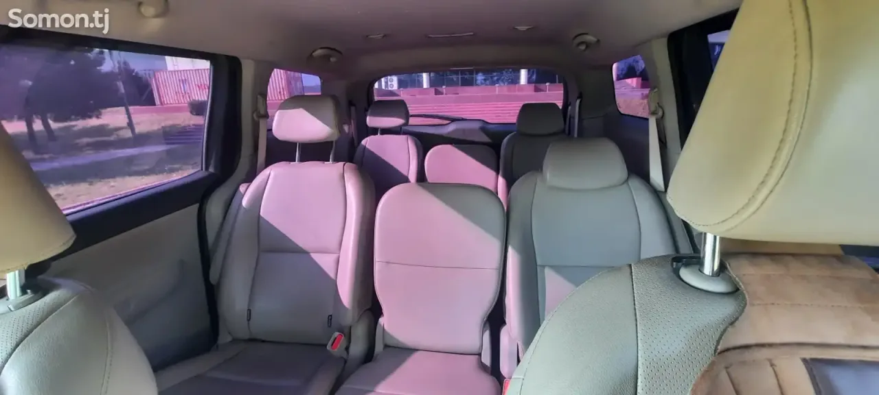 Kia Carnival 2015 · 2.2 AT