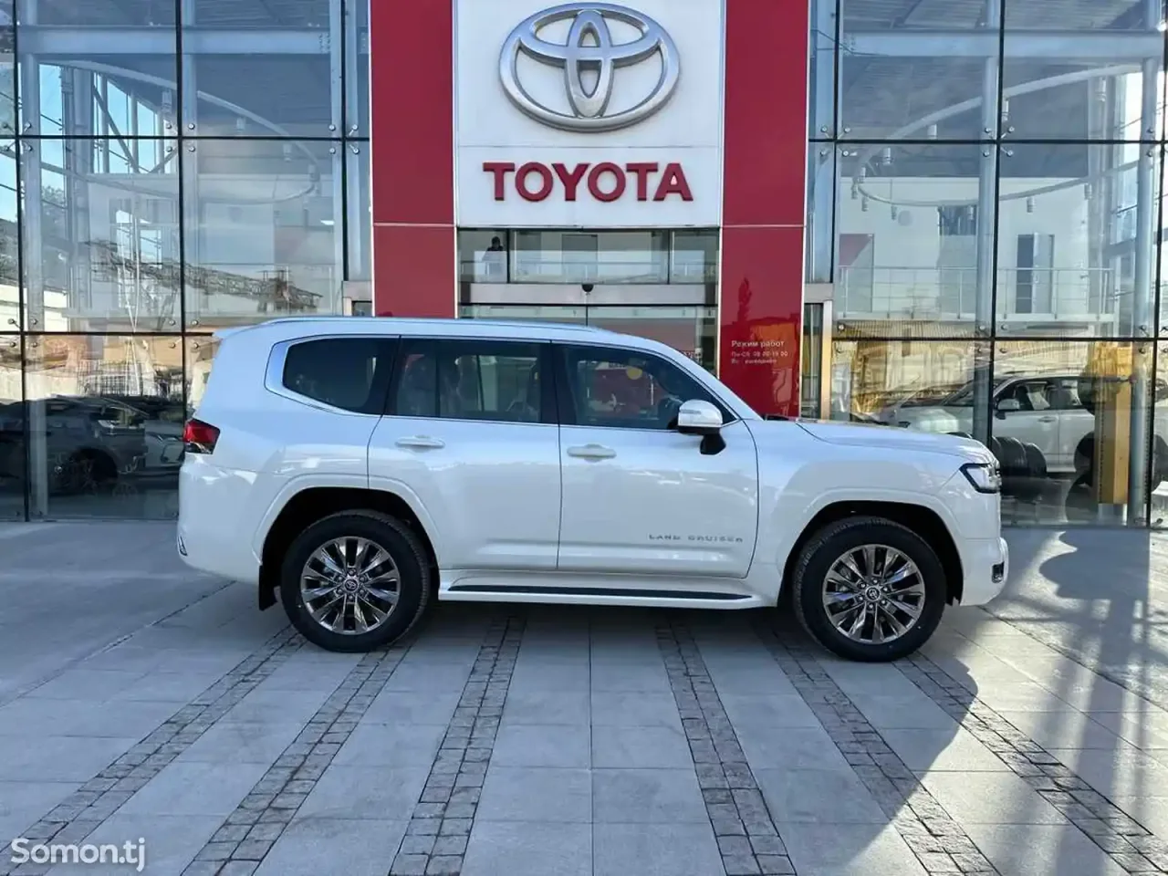 Toyota Land Cruiser 2025 · 3.5 AT