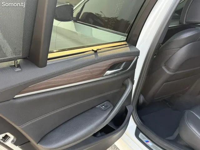 BMW 5 series 2017 · AT