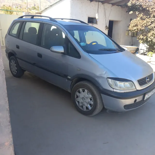 Opel Zafira 1999 · 1.8 MT