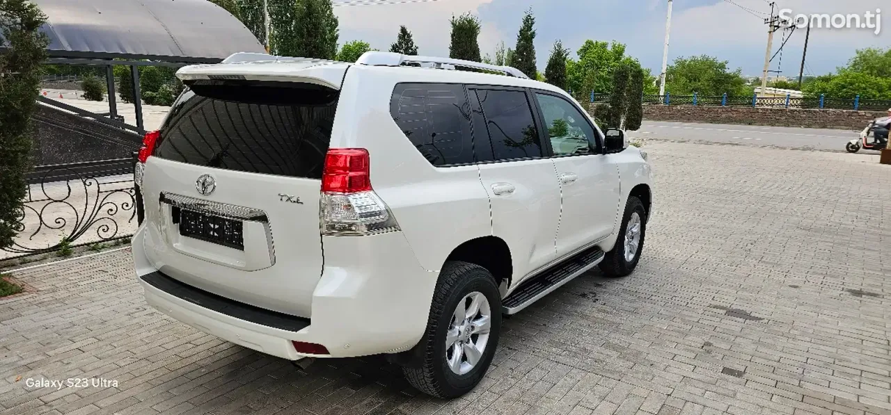 Toyota Land Cruiser Prado 2012 · 2.7 AT