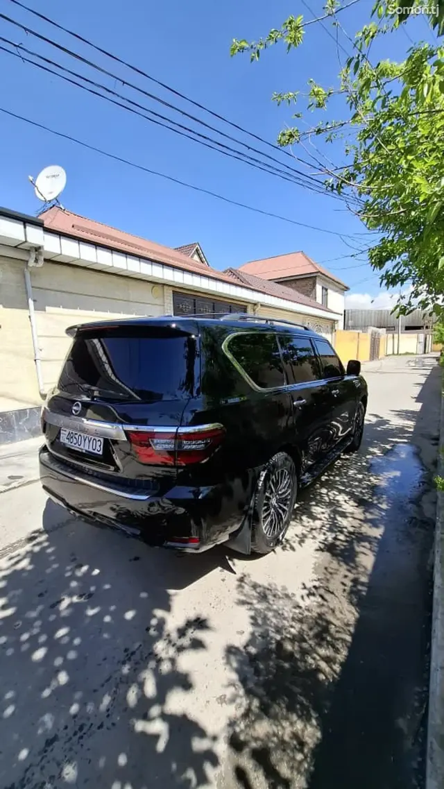 Nissan Armada 2019 · 5.6 AT