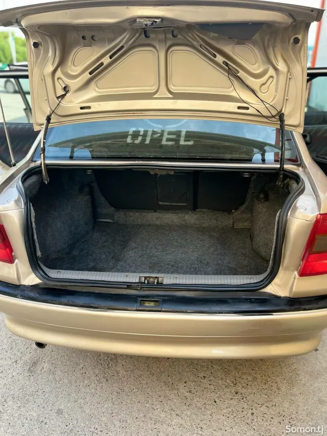 Opel Astra F 1997 · 1.6 MT
