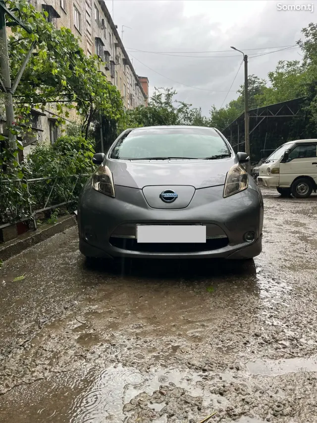 Nissan Leaf 2012 · AT