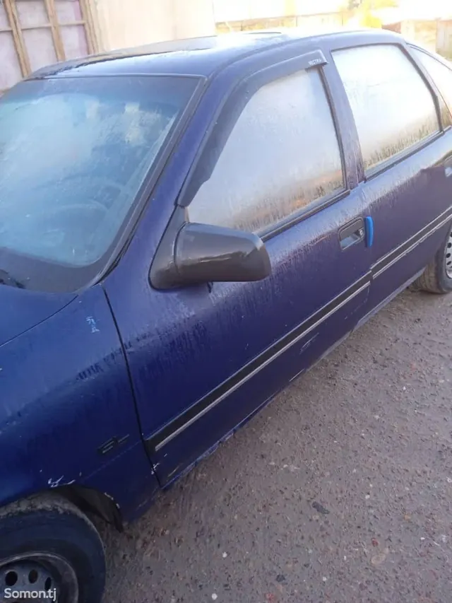 Opel Vectra A 1992 · 1.6 MT