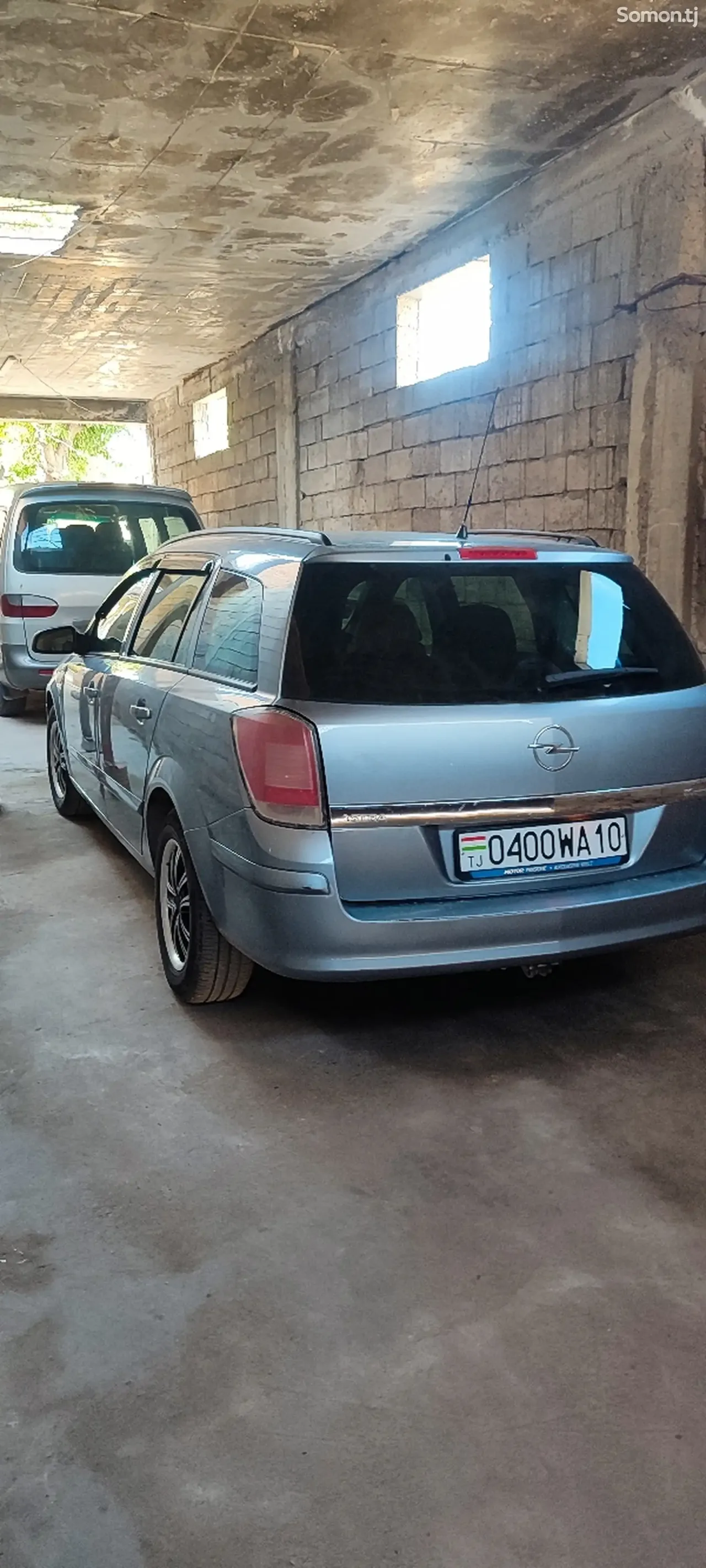 Opel Astra L 2006 · 1.6 MT