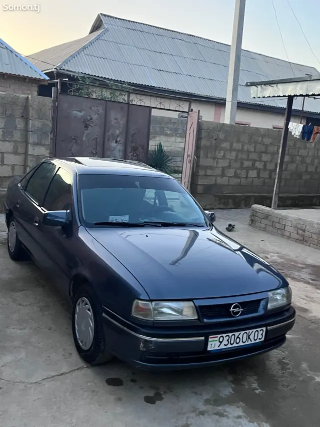 Opel Vectra A 1995 · 1.6 MT