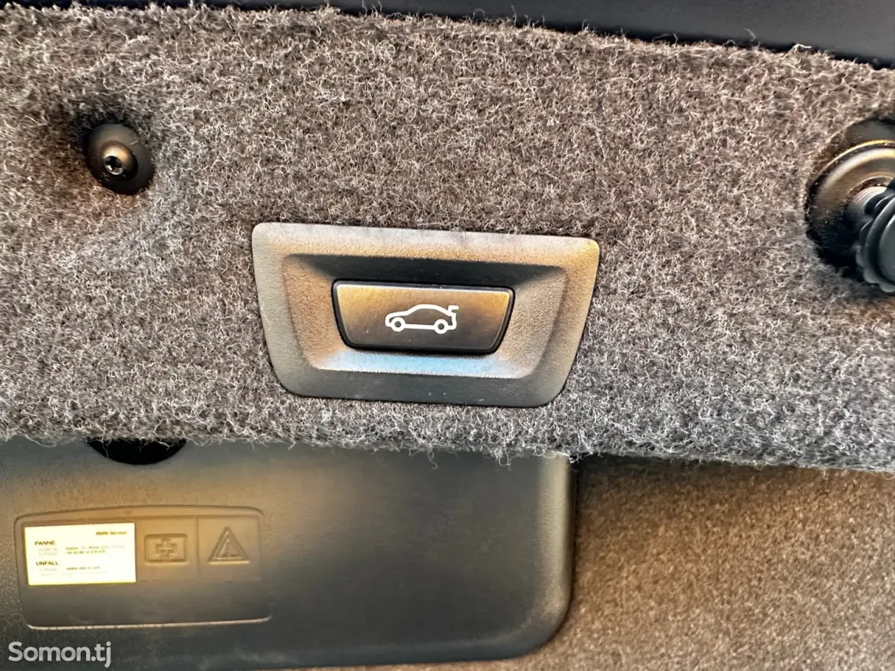 BMW 5 series 2012 · AT