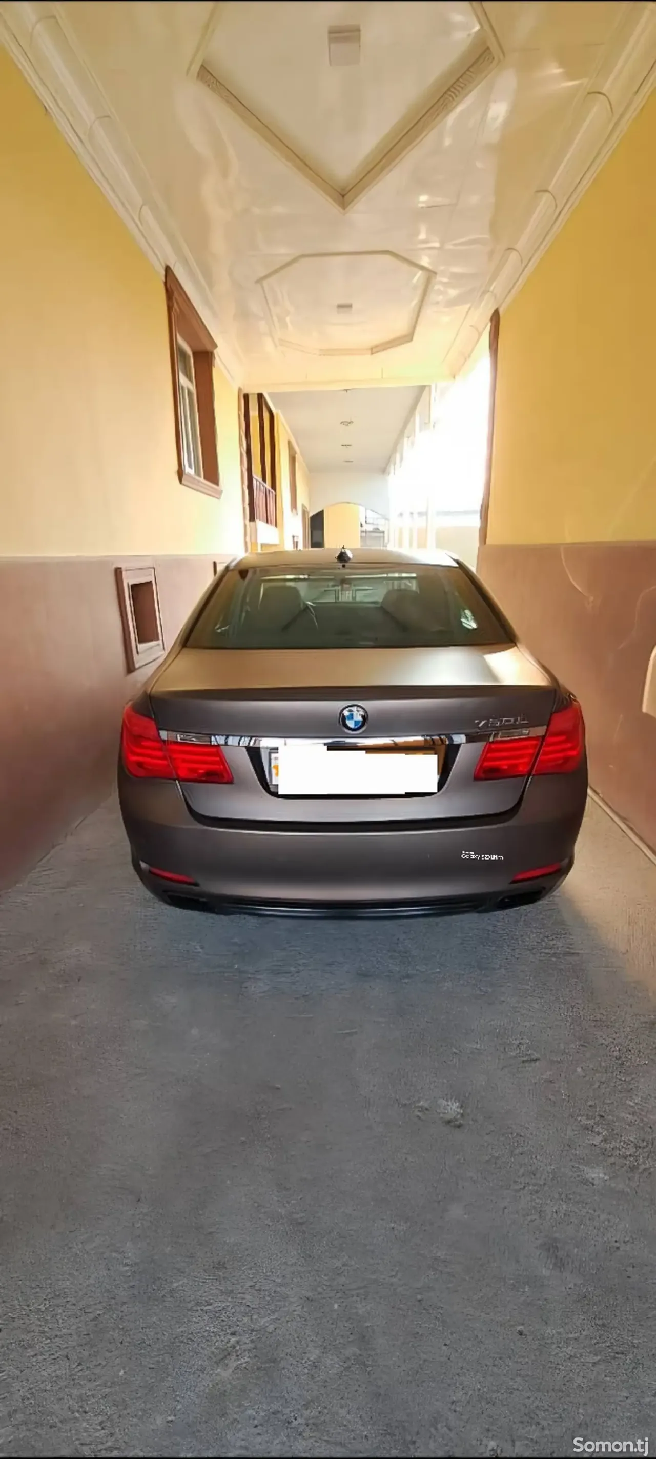 BMW 7 series 2010 · 4.4 AT