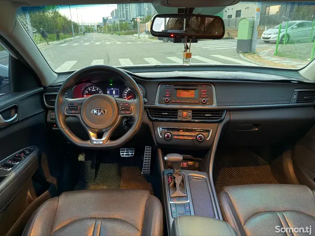 Kia K5 2016 · 2.0 AT