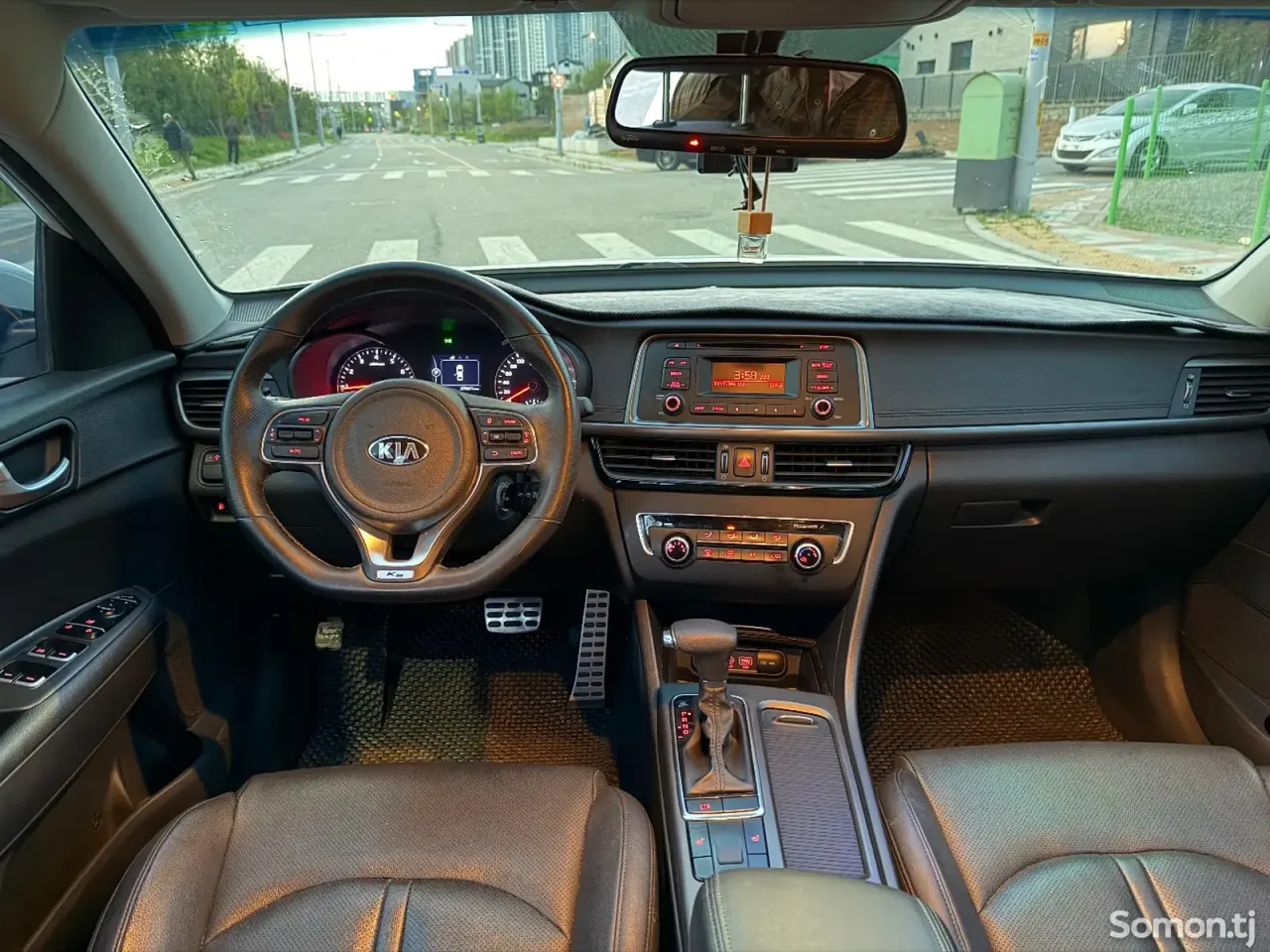 Kia K5 2016 · 2.0 AT