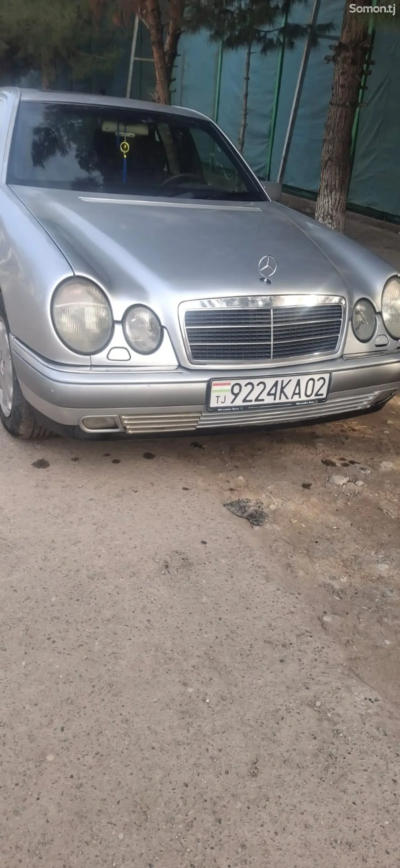 Mercedes-Benz E class 1996 · 2.2 AT