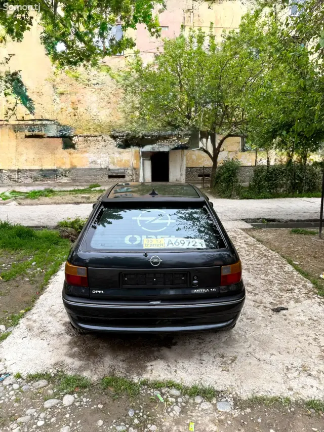 Opel Astra F 1994 · 1.6 MT