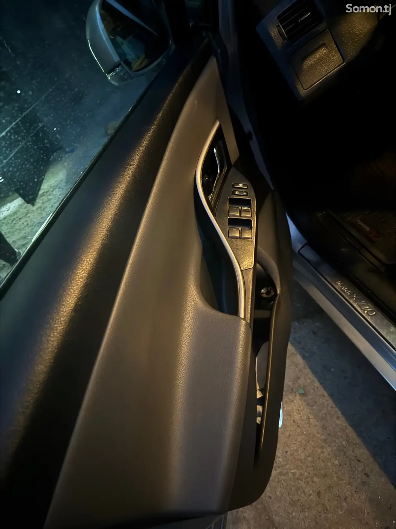 Toyota Mark X ZiO 2009 · 2.4 AT