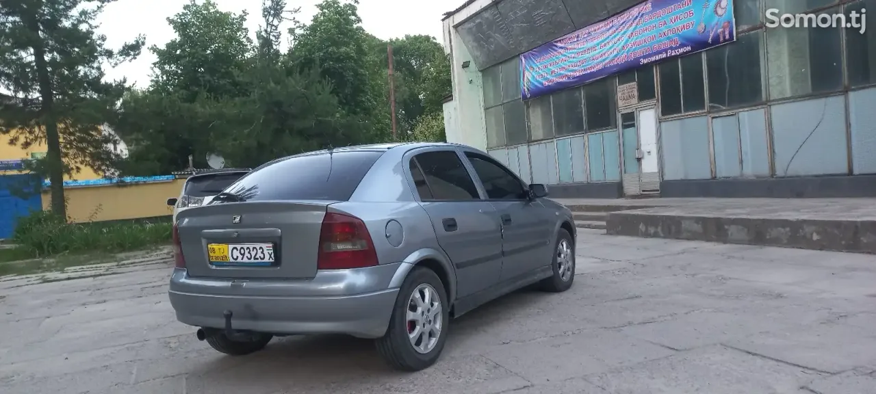 Opel Astra G 2001 · 1.6 MT