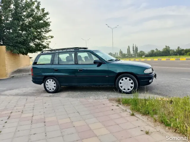 Opel Astra F 1997 · 1.6 MT
