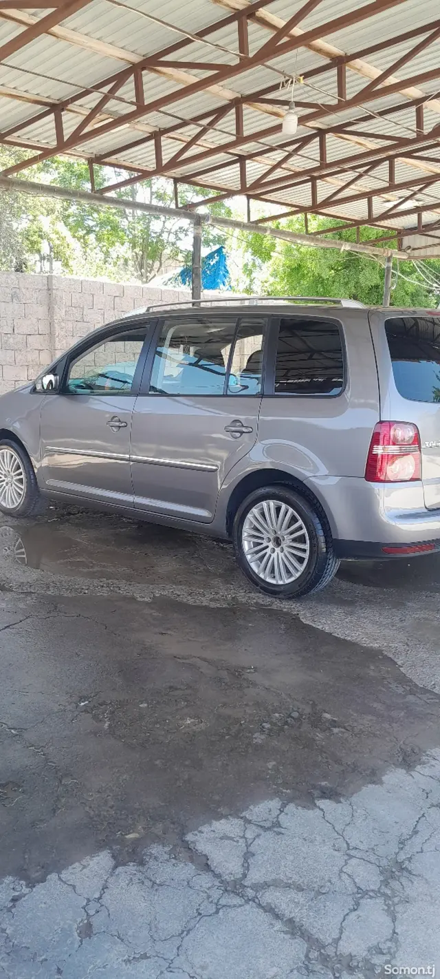 Volkswagen Touran 2007 · 2.0 AT