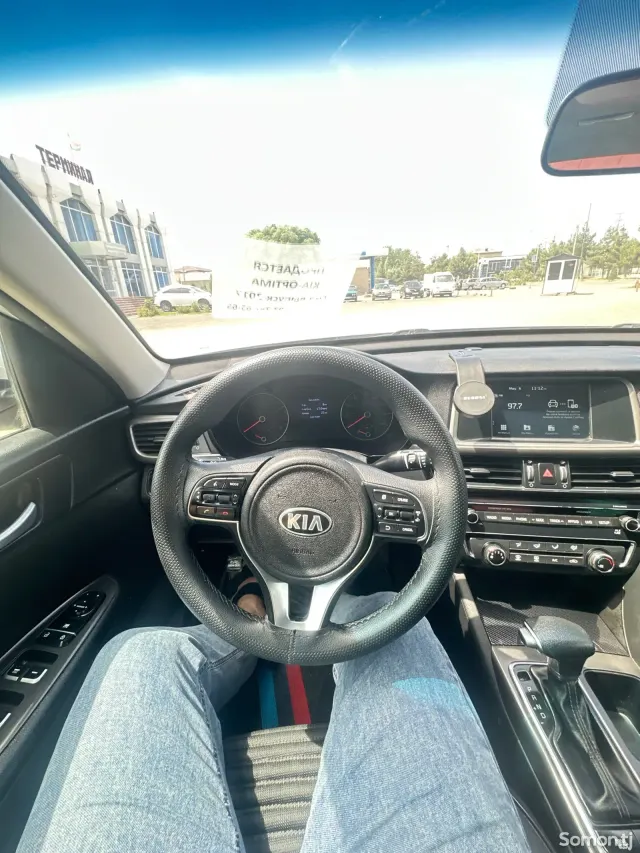 Kia K5 2017 · 2.0 AT