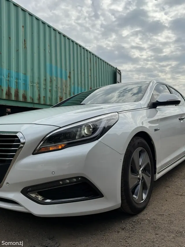 Hyundai Sonata 2015 · 2.0 AT