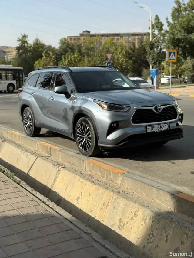 Toyota Highlander 2021 · 3.5 AT