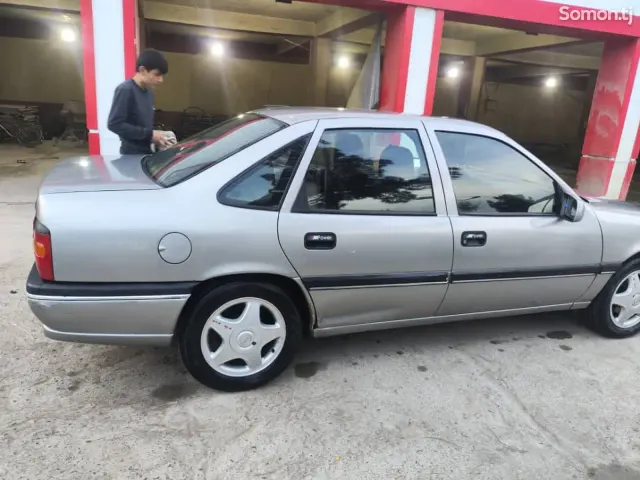 Opel Vectra A 1995 · 1.6 MT