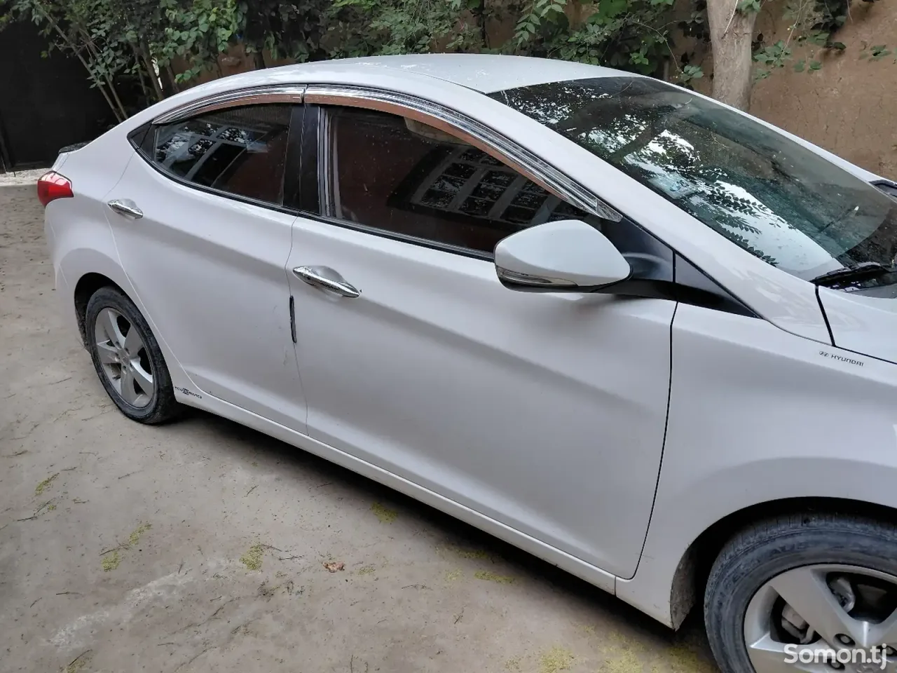 Hyundai Avante 2013 · 1.6 AT