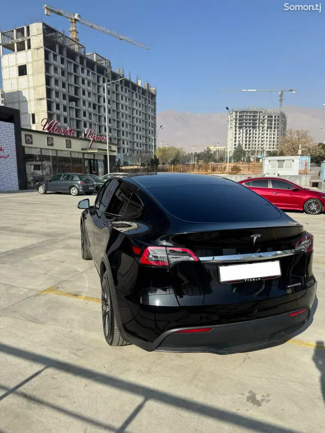 Tesla Model Y 2020 · AT