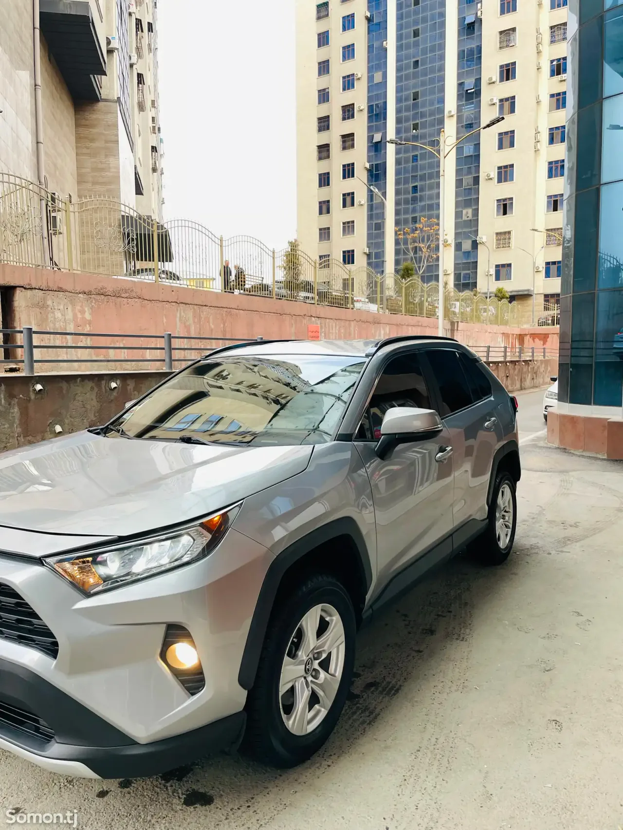 Toyota RAV 4 2020 · 2.5 AT