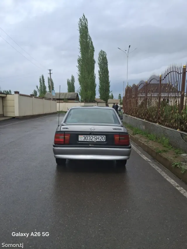 Opel Vectra A 1995 · 1.6 MT