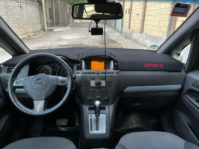 Opel Zafira 2006 · 2.2 AT
