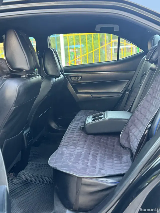 Toyota Corolla 2017 · 1.8 AT