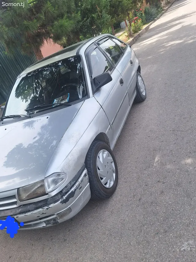 Opel Astra F 1993 · 1.6 MT