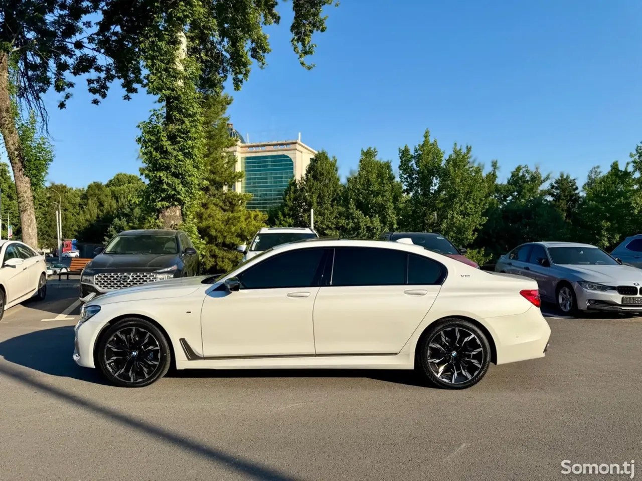 BMW 7 series 2018 · 6.5 AT