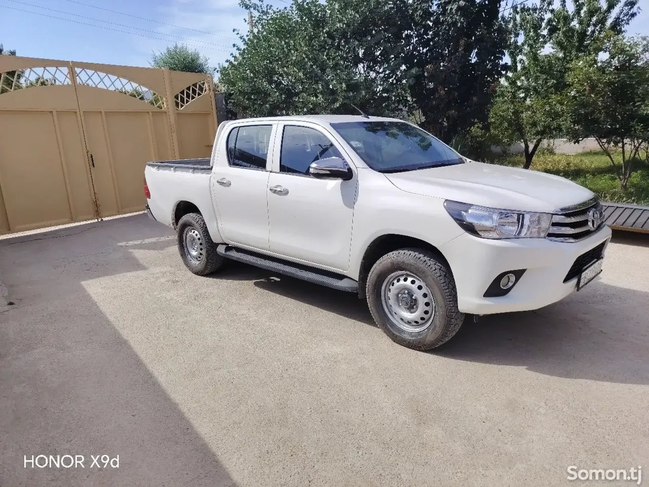 Toyota Hilux 2016 · 2.4 MT