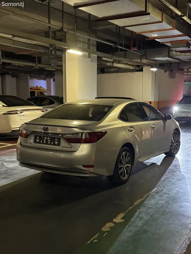 Lexus ES series 2014 · 2.5 AT
