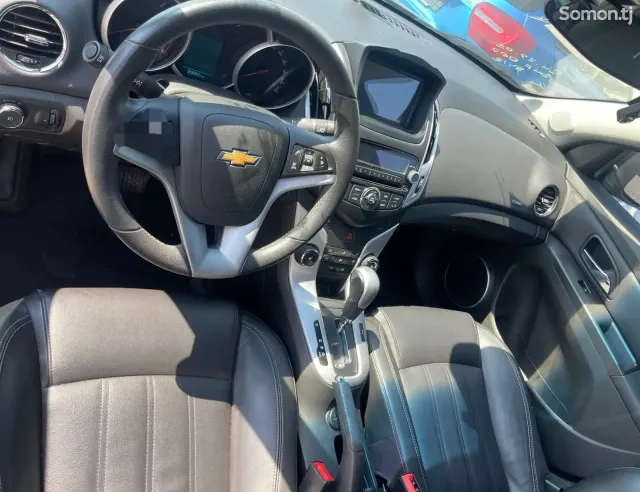 Chevrolet Cruze 2014 · 0.8 AT