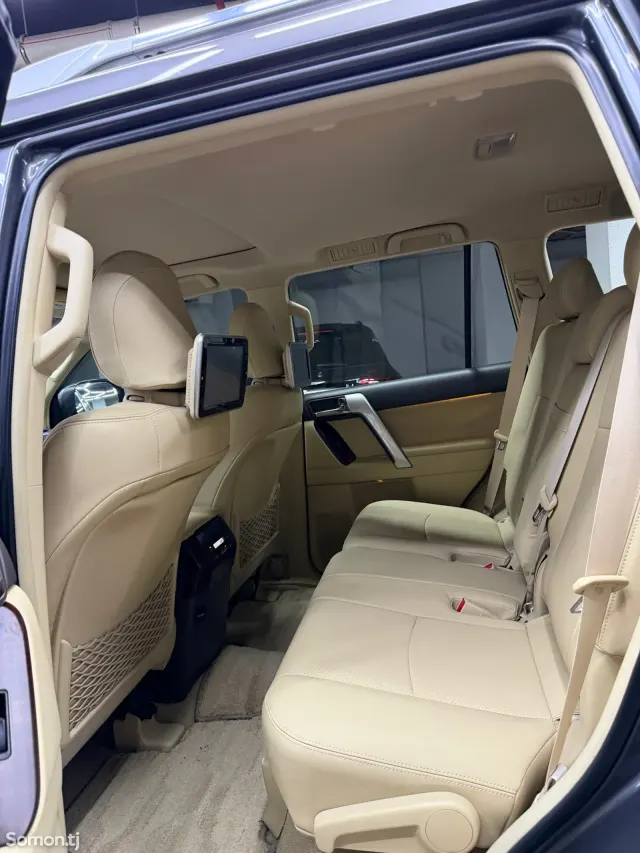 Toyota Land Cruiser Prado 2017 · 4.0 AT