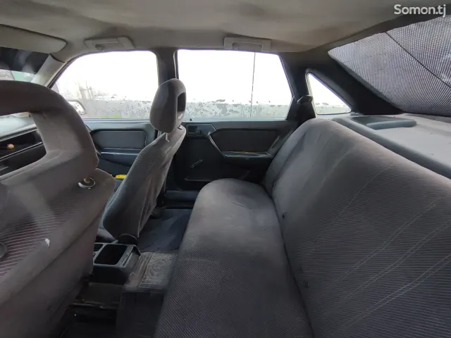 Opel Vectra A 1990 · 1.6 MT