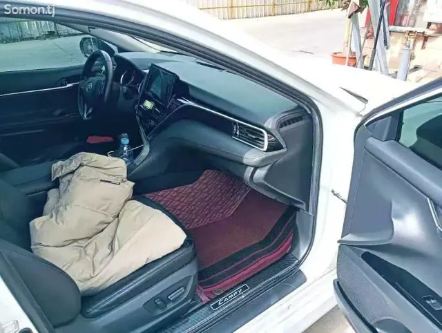 Toyota Camry 2022 · 2.5 AT