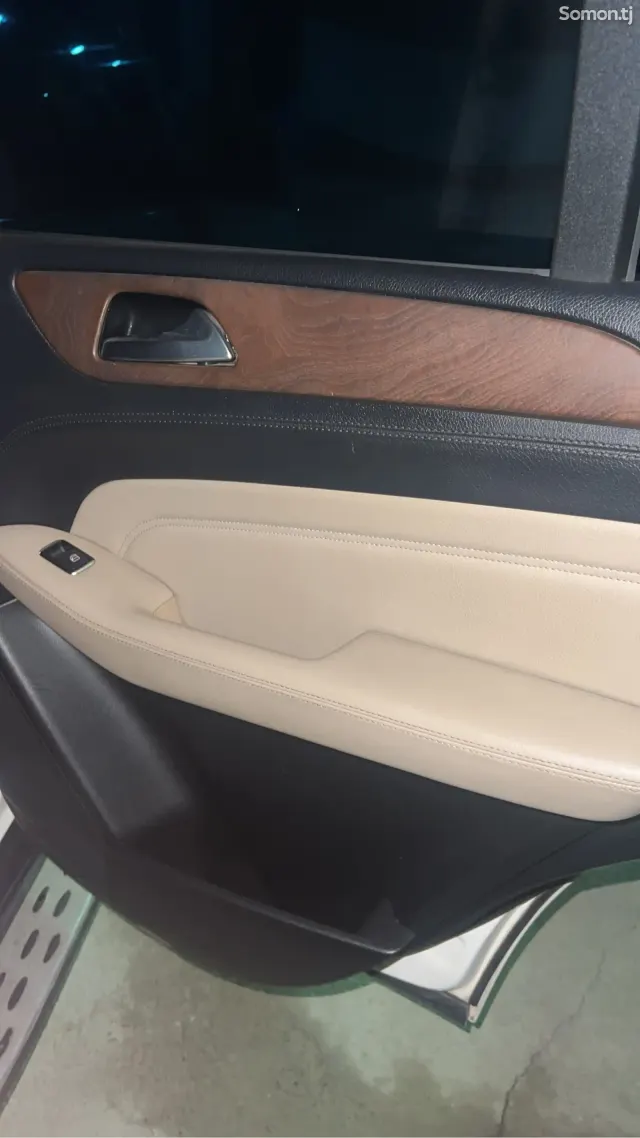 Mercedes-Benz ML class 2012 · 3.5 AT