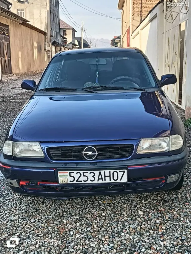 Opel Astra F 1997 · 1.6 MT