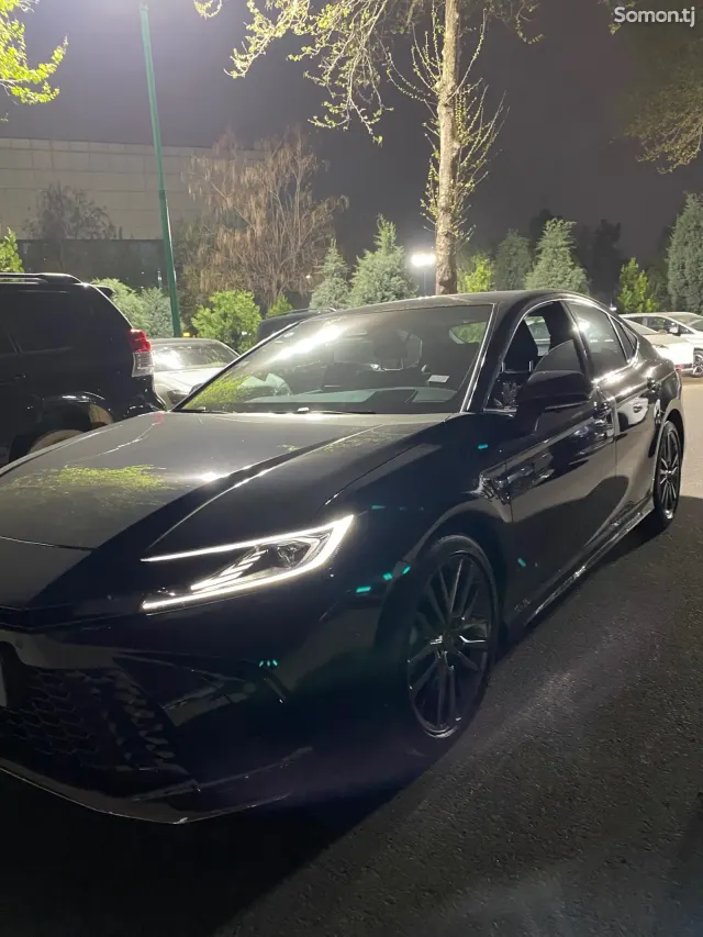 Toyota Camry 2026 · AT