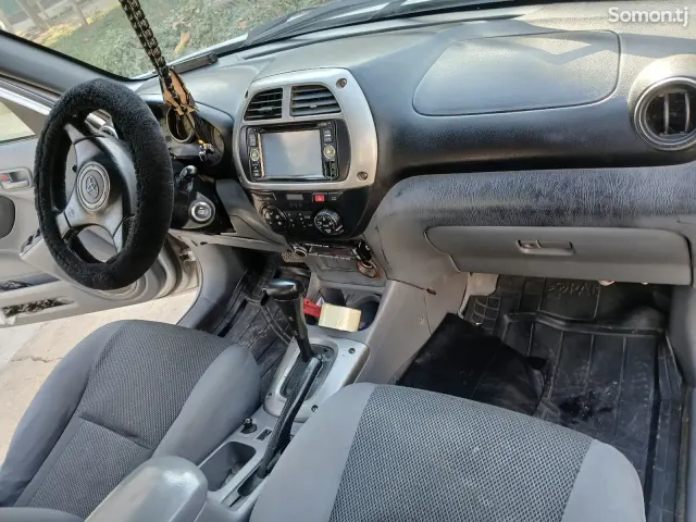 Toyota RAV 4 2005 · 1.8 AT