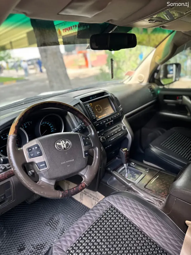 Toyota Land Cruiser 2010 · 4.7 AT