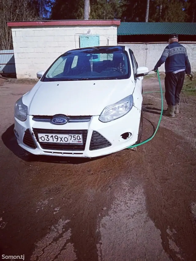 Ford Focus 2013 · MT