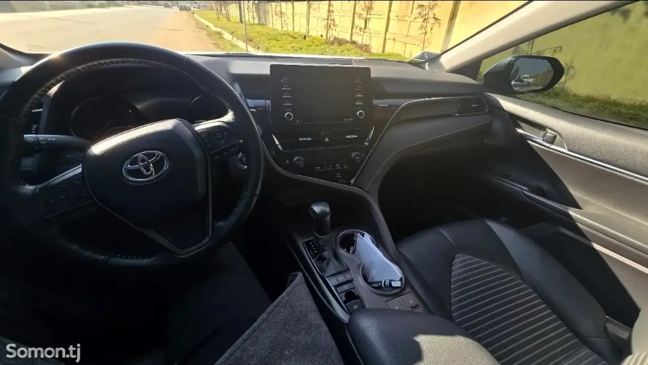 Toyota Camry 2022 · 2.5 CVT