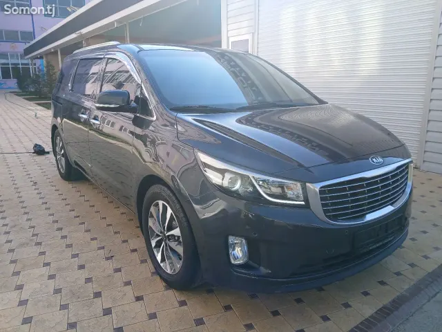 Kia Carnival 2015 · 2.2 AT